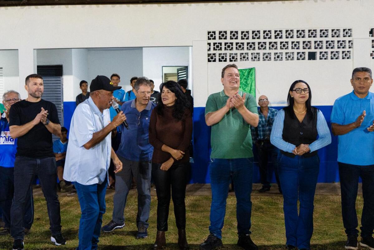No momento, você está visualizando Max Russi entrega iluminação de campo e garante novos investimentos para o esporte em Cáceres