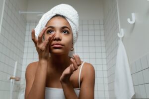 Leia mais sobre o artigo PELE SECA: 7 cuidados para manter a hidratação no outono
