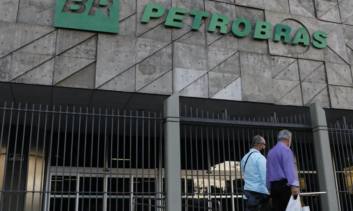 No momento, você está visualizando Petrobras bate novo recorde na produção de barris de petróleo e gás