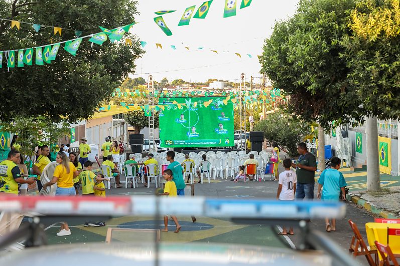 No momento, você está visualizando Abilio anuncia quatro telões para os próximos jogos da Seleção durante festa nos bairros