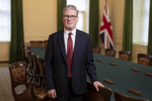 Leia mais sobre o artigo Keir Starmer renuncia ao cargo de premiê do Reino Unido