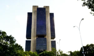 Leia mais sobre o artigo Mercado financeiro eleva previsão da inflação para 5,11% este ano
