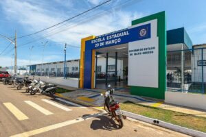 Leia mais sobre o artigo Governo de MT entrega nova Escola Estadual com estrutura para atender mais de 1 mil alunos