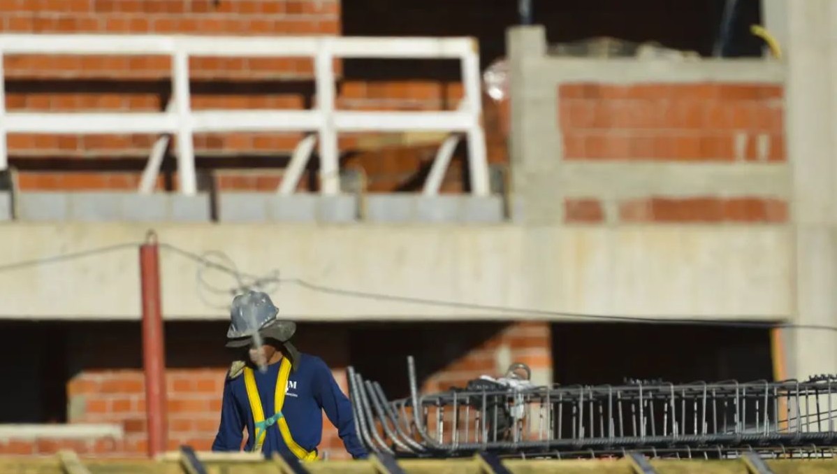 No momento, você está visualizando Construção empregou 2,5 milhões e pagou média de 2,1 salários mínimos