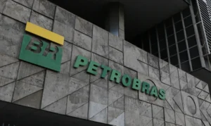 Leia mais sobre o artigo Petrobras implementa desconto no diesel a partir desta segunda-feira