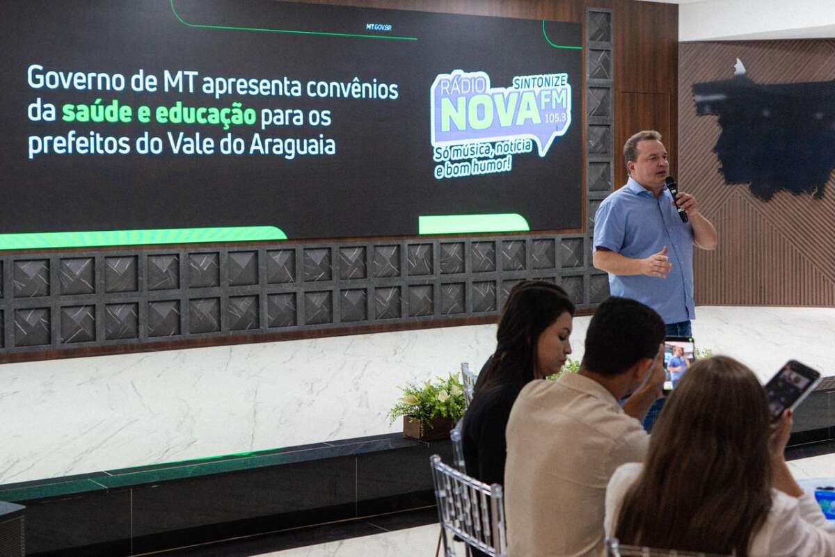 No momento, você está visualizando Prefeitos agradecem apoio de Max Russi durante assinatura de convênios no Palácio Paiaguás