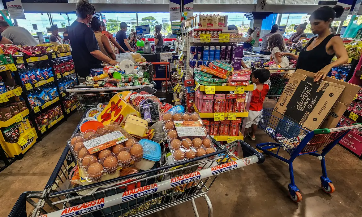 No momento, você está visualizando Prévia da inflação perde força pelo 2º mês e fecha abril em 0,41%