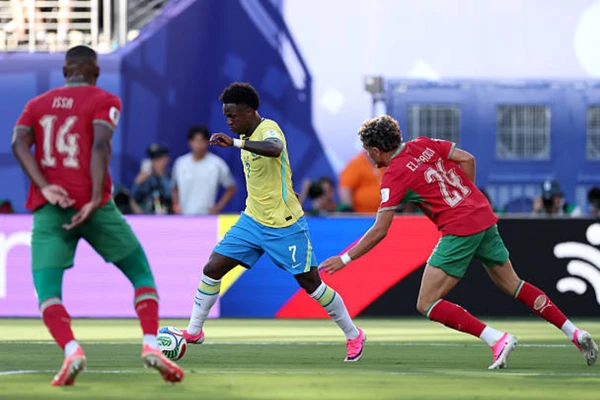 No momento, você está visualizando Vini Jr. marca golaço, mas Brasil só empata com Marrocos na estreia da Copa