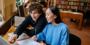 Leia mais sobre o artigo Assistente de IA ajuda estudantes na preparação para o Enem 2026; conheça ferramenta