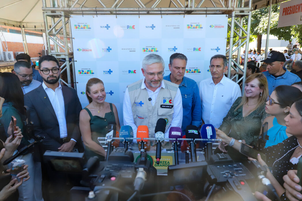 No momento, você está visualizando Prefeita Flávia Moretti garante R$ 20 milhões, ambulância e destrava investimentos para fortalecer a saúde de Várzea Grande