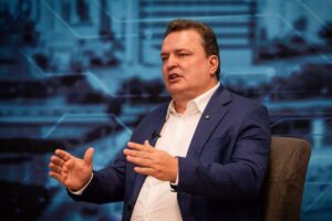 Leia mais sobre o artigo Max Russi descarta apoios individuais na disputa pelo Governo