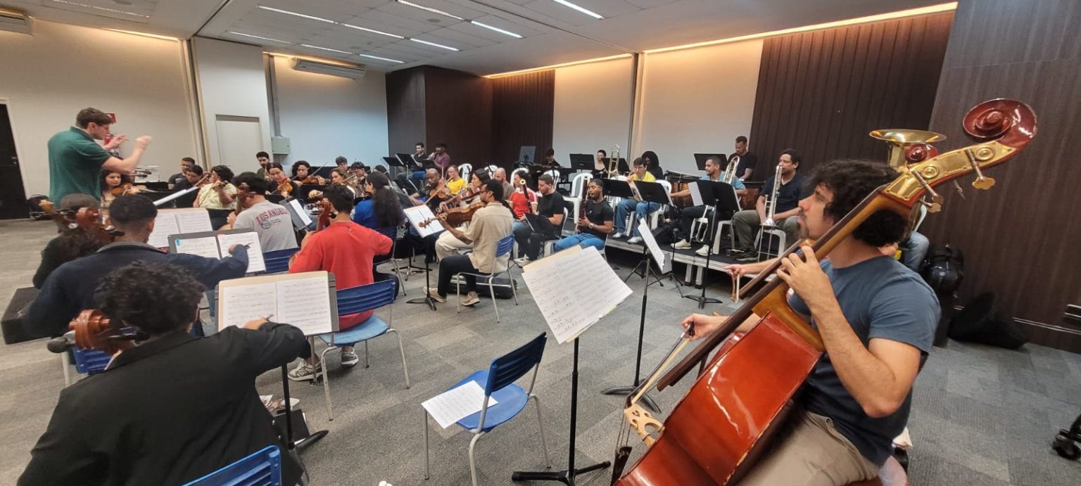 No momento, você está visualizando Concerto histórico no Cine Teatro Cuiabá marca a estreia da Orquestra Sinfônica de MT