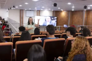 Leia mais sobre o artigo Programa Por Dentro do Parlamento aproxima população da ALMT e fortalece formação cidadã