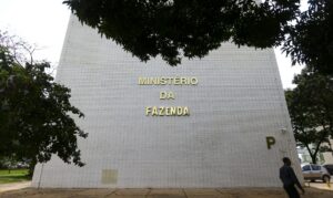 Leia mais sobre o artigo Projeção oficial de inflação sobe para 5,1%, com estouro da meta