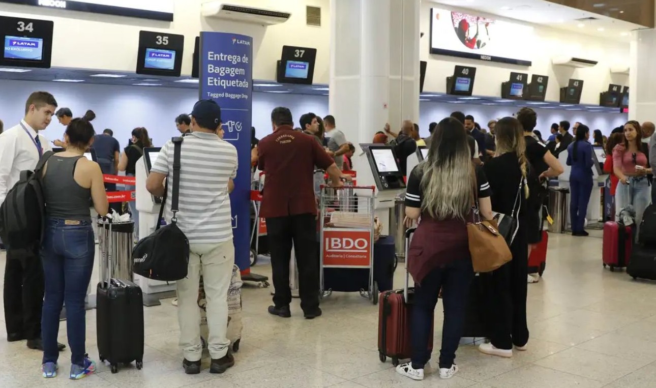 No momento, você está visualizando Setor de serviços cai 0,4% em maio por recuo na área de transportes