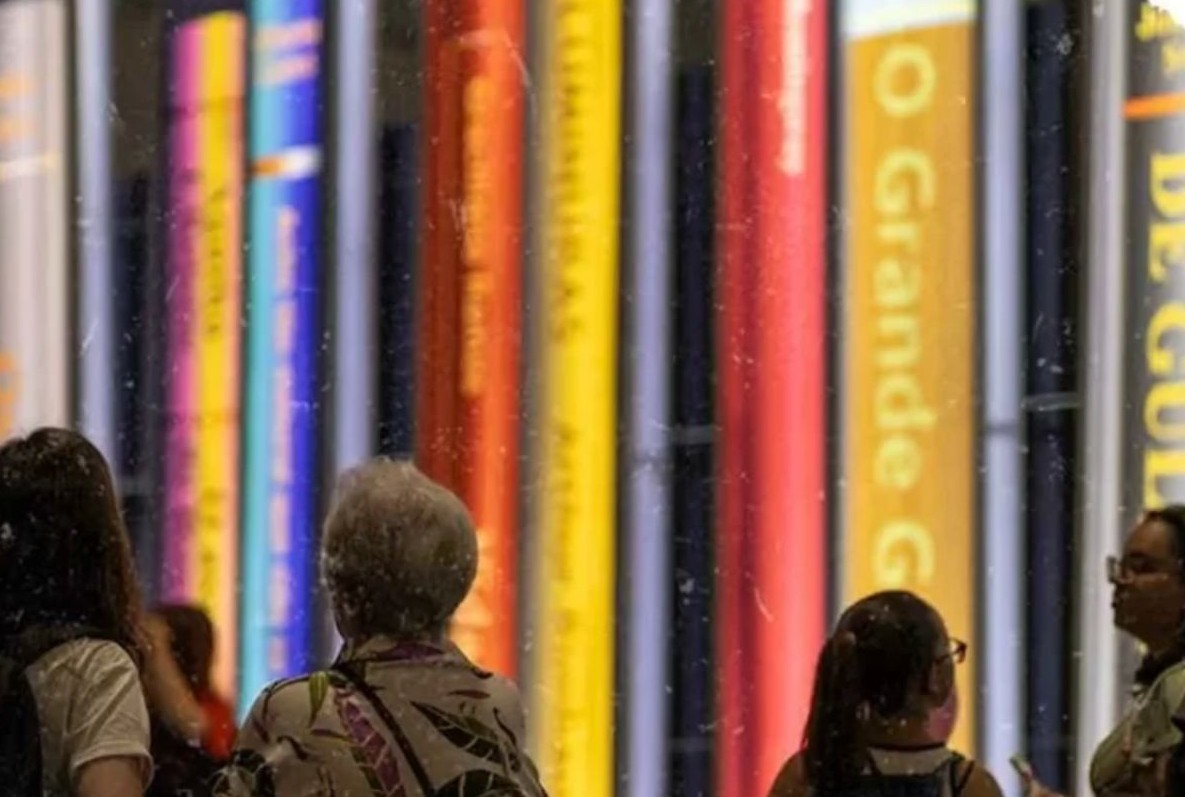 No momento, você está visualizando Bienal do Livro reúne grandes nomes da literatura em SP