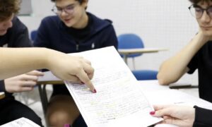Leia mais sobre o artigo ENCCEJA 2026: Alunos já podem consultar cartilha de redação