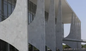 Leia mais sobre o artigo Governo abre processo de reciprocidade contra tarifas dos EUA