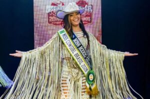 Leia mais sobre o artigo Influenciadora de Cuiabá conquista título inédito de Miss Cowgirl Brasil em Barretos