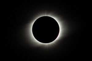 Leia mais sobre o artigo Raro eclipse na Europa pode desvendar mistérios do Sol