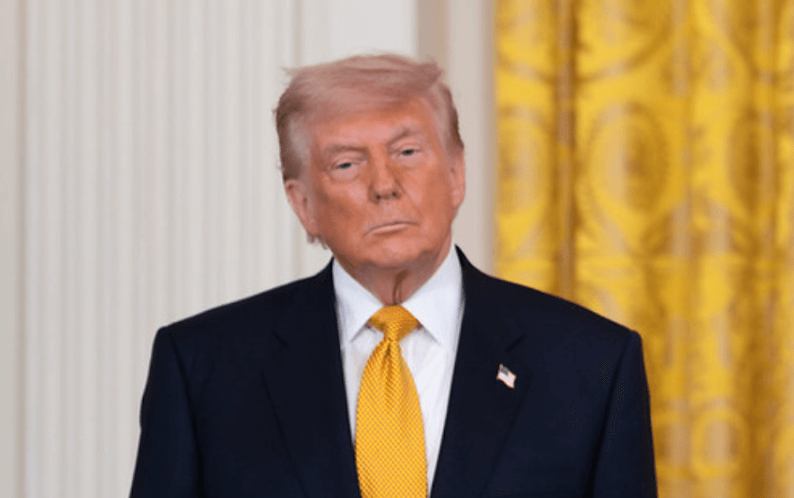 No momento, você está visualizando Trump anuncia tarifas de 50% sobre produtos do Canadá