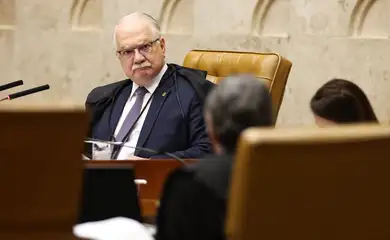 No momento, você está visualizando Fachin aguarda explicações de ministros para decidir sobre crise