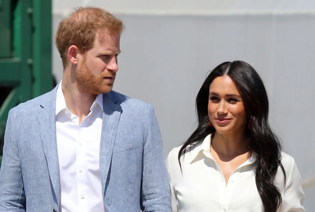 No momento, você está visualizando Rei Charles III mantém status de Harry e Meghan após retorno ao Reino Unido; casal se diz ‘surpreso’