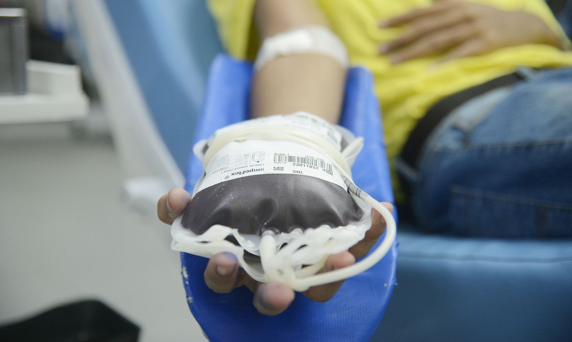 No momento, você está visualizando Portaria libera doação de sangue de pessoas com mais de 70 anos