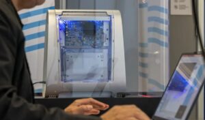 Leia mais sobre o artigo Novo computador quântico educacional passa a ser usado no Senai