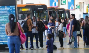 Leia mais sobre o artigo Setor de serviços fica estável em julho e sobe 2,4% em 12 meses