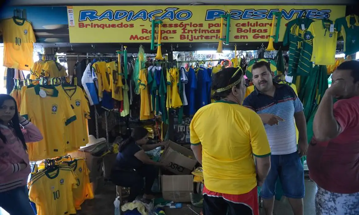 No momento, você está visualizando Vendas no comércio caem 0,8% em julho, com “ressaca” da Copa do Mundo