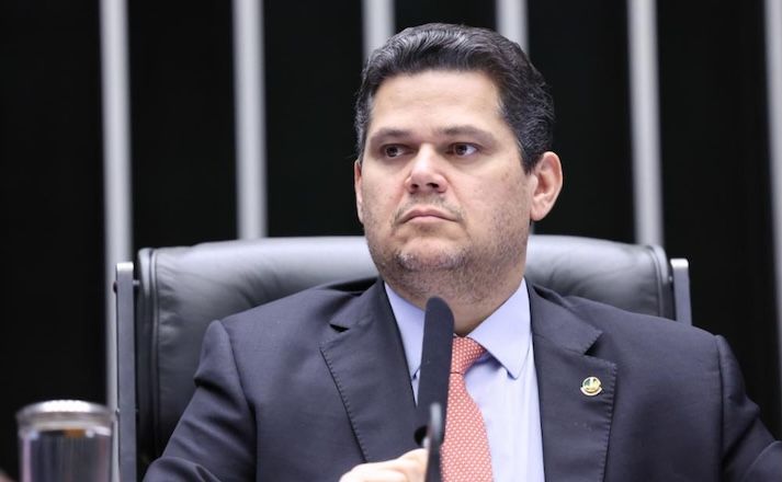 No momento, você está visualizando Alcolumbre articula indulto a Bolsonaro; veja os motivos