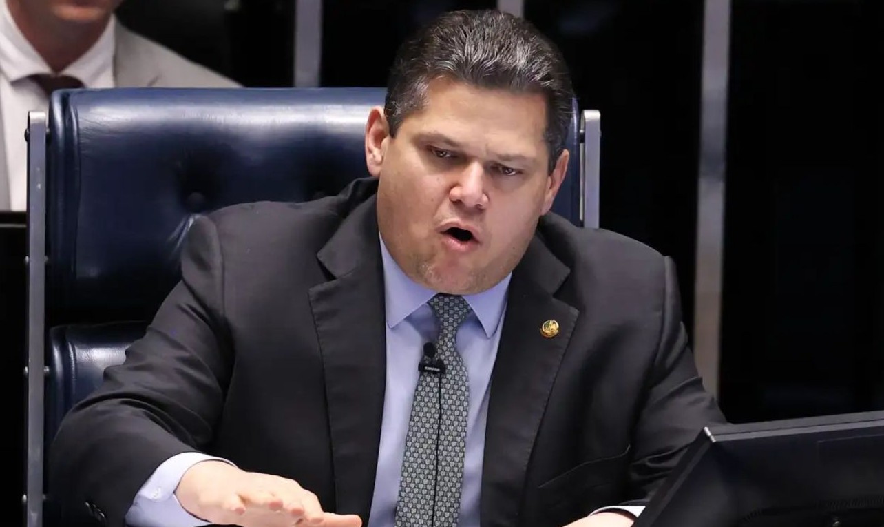 No momento, você está visualizando Alcolumbre vai promulgar fim da escala 6×1 nesta sexta
