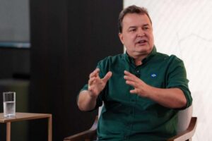 Leia mais sobre o artigo Max reafirma foco em moradia para idosos e atendimento a crianças neurodivergentes