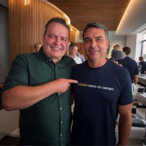 Leia mais sobre o artigo Max Russi lidera coletiva de imprensa em apoio a Flávio Bolsonaro