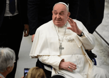 Ainda em recuperação, Papa Francisco não celebrará missa