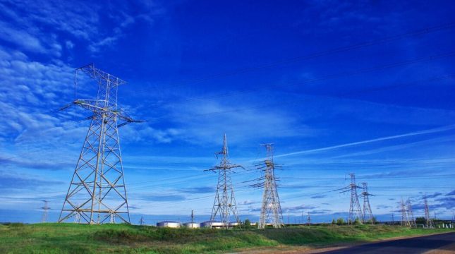 Alta do petróleo adiciona risco à conta de luz em 2026