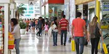 Atividade econômica cai 0,7% em março em razão da guerra do Irã