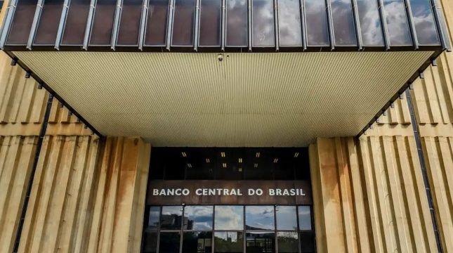 banco-central-reduz-projecao-economia