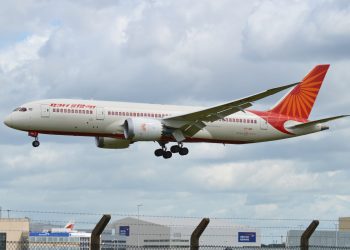Caixa-preta do avião que caiu na Índia é recuperada, diz agência