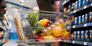 Cesta básica inicia julho com preço inferior a R$ 900