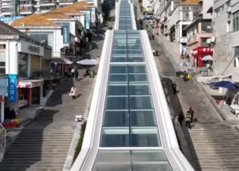 china-inaugura-escada-rolante-mais-longa-mundo