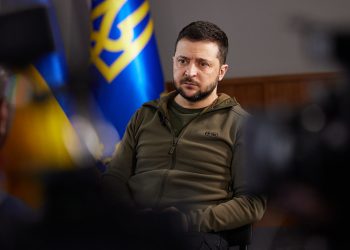 Companhias aéreas cancelam voos à Rússia com alerta Zelensky