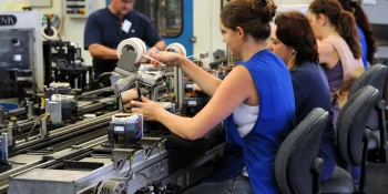 Confiança da indústria recua pelo 14º mês consecutivo