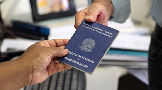 Desemprego cai para 5,2% em novembro, menor taxa desde 2012