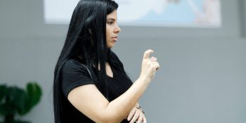 Educação bilíngue abre caminhos para crianças surdas em Cuiabá