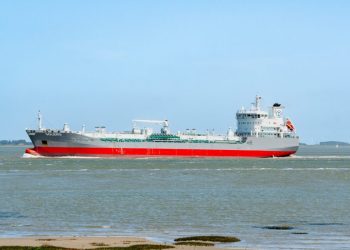 EUA iniciam apreensão de petroleiro da Rússia ligado à Venezuela