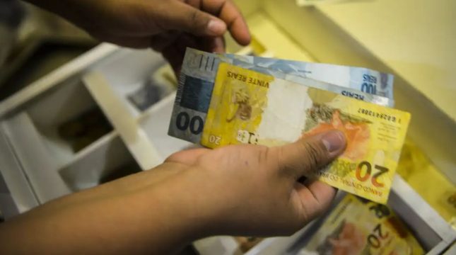 governo-propoe-aumento-salario-minimo-2027