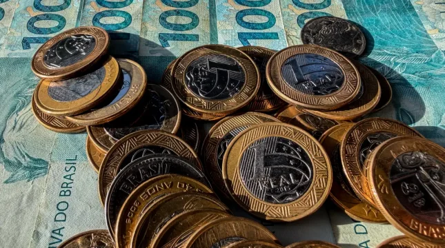 Inflação usada para corrigir salários acumula 4,33% em 12 meses