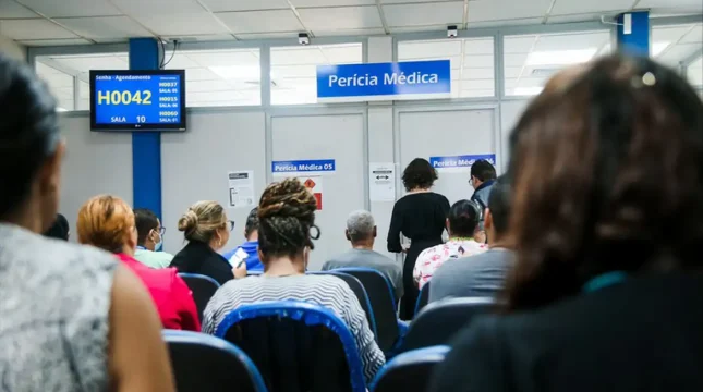 INSS cria comitê para reduzir fila de 2,8 milhões de pedidos